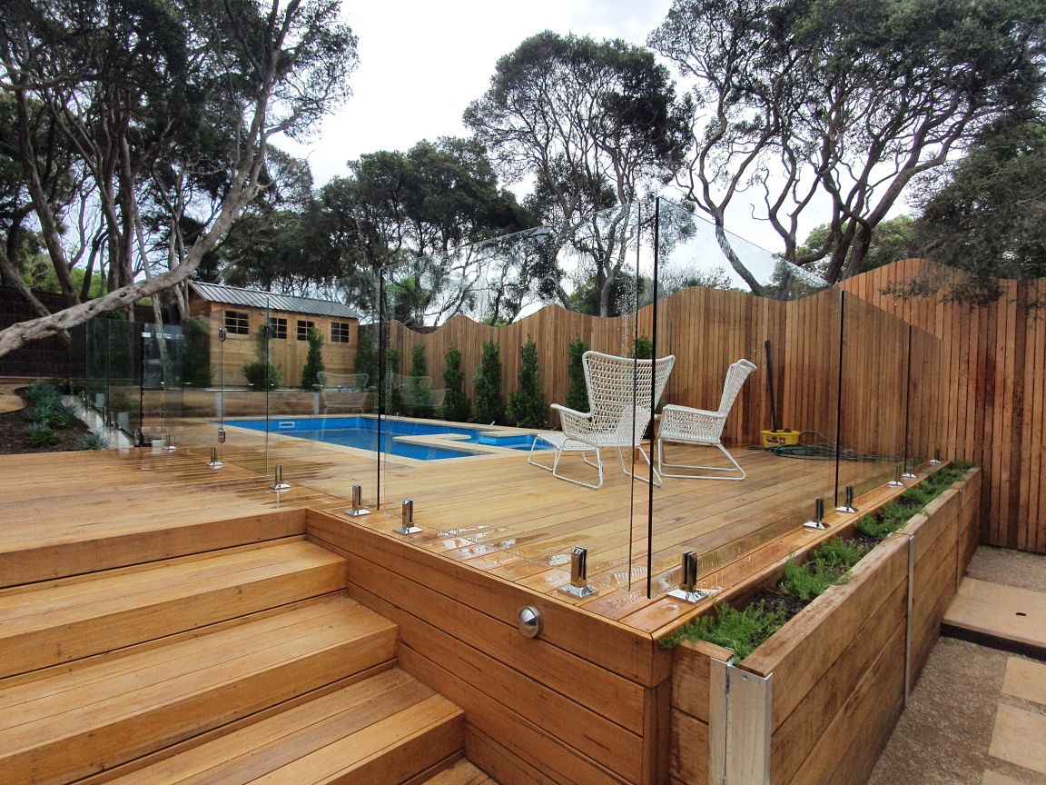 Redefining Pool Fencing: the Versatility of Composite Materials